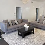 3 Bedroom Beverly Hills House